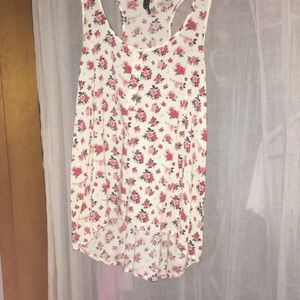 Tank top with a rose pattern